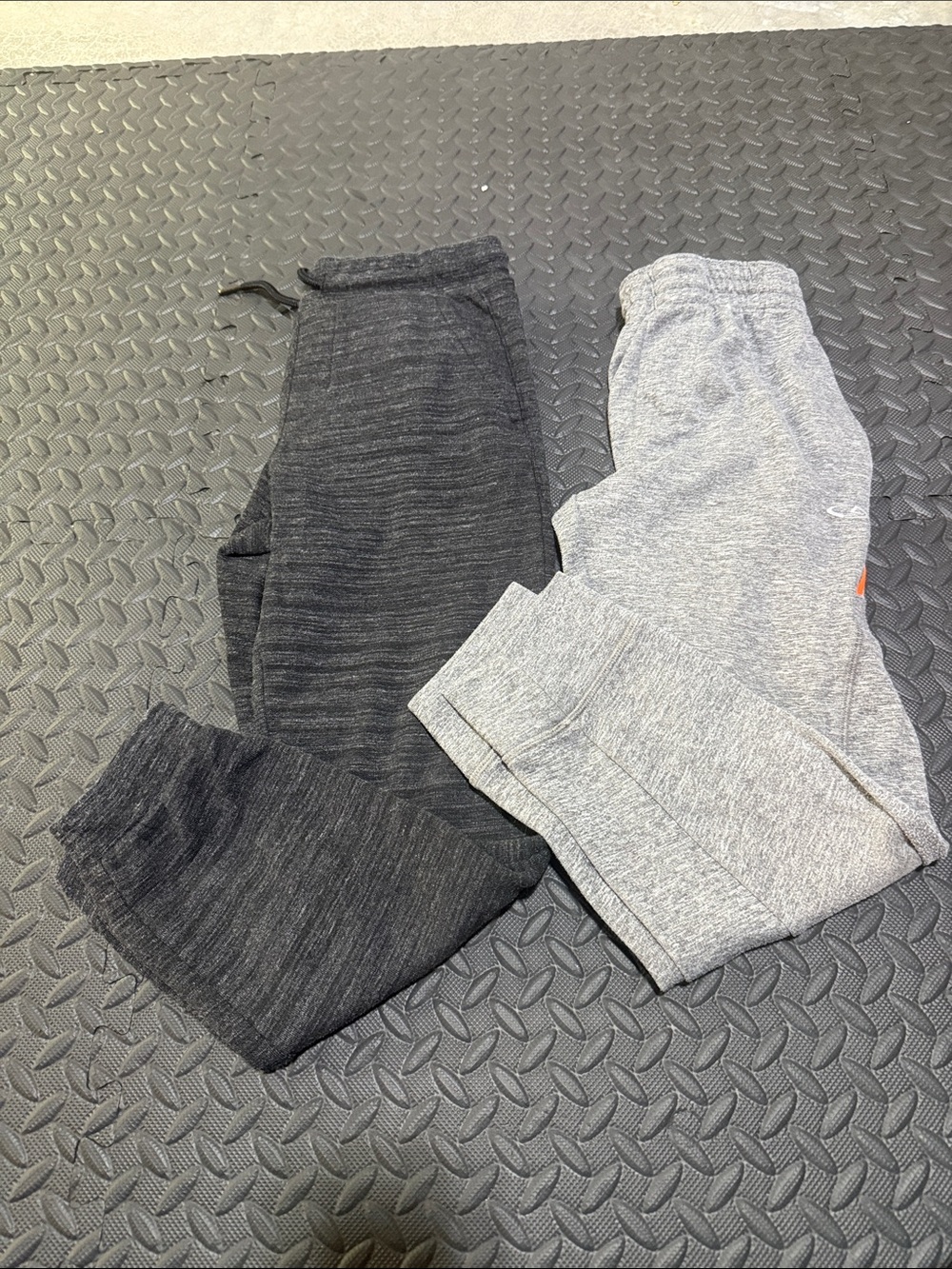 Champion & Urban Pipeline Boys Jogger Sweatpants Gray Size Medium bundle